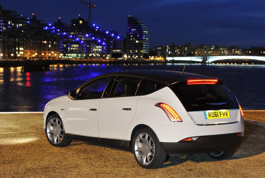  Chrysler Delta 2011 года  (фото 48 из 69)